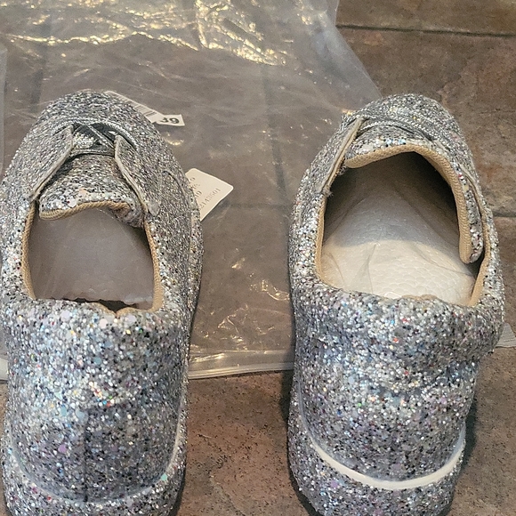 GLITTER SPARKLE WALKING SHOES - Picture 5 of 5